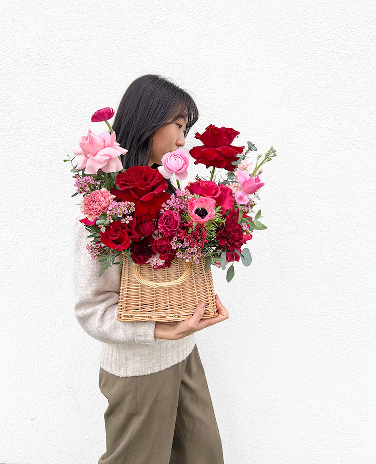 Clutch Your Sweetheart V-Day Arrangement