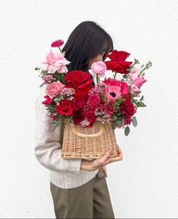Clutch Your Sweetheart V-Day Arrangement