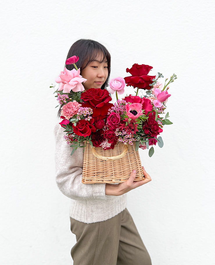 Clutch Your Sweetheart V-Day Arrangement