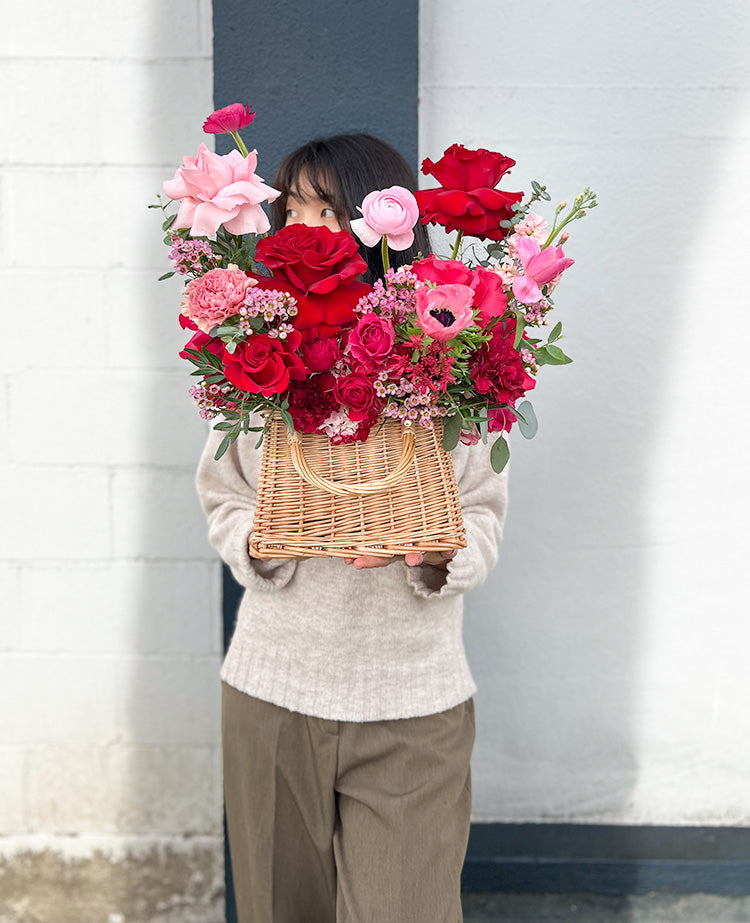 Clutch Your Sweetheart V-Day Arrangement